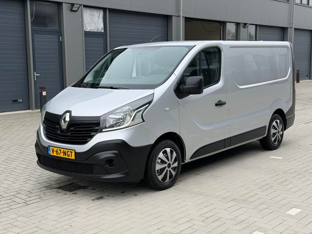 Renault Trafic 1.6 DCI 66KW 2016 Grijs. LAATSTE WEEK!, Auto's, Bestelauto's, Particulier, Renault, Diesel, Geïmporteerd, Zilver of Grijs