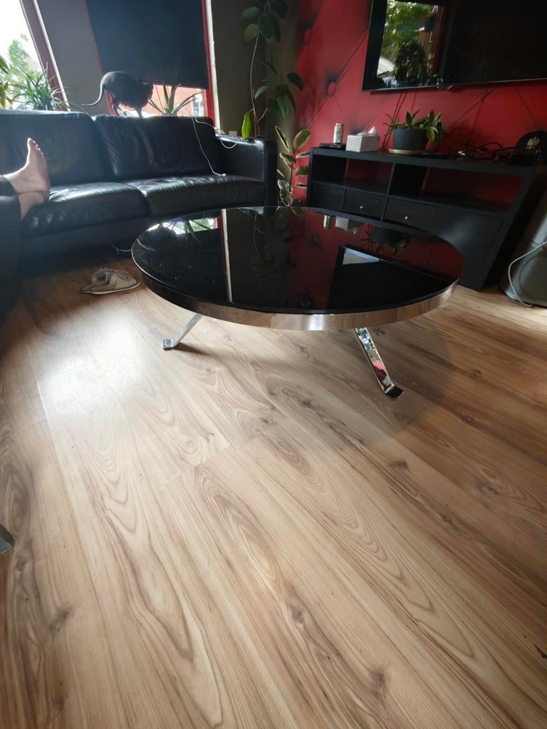 Moderne salontafel met glazen blad en metalen onderstel, Huis en Inrichting, 50 tot 100 cm, 100 tot 150 cm, Ophalen of Verzenden