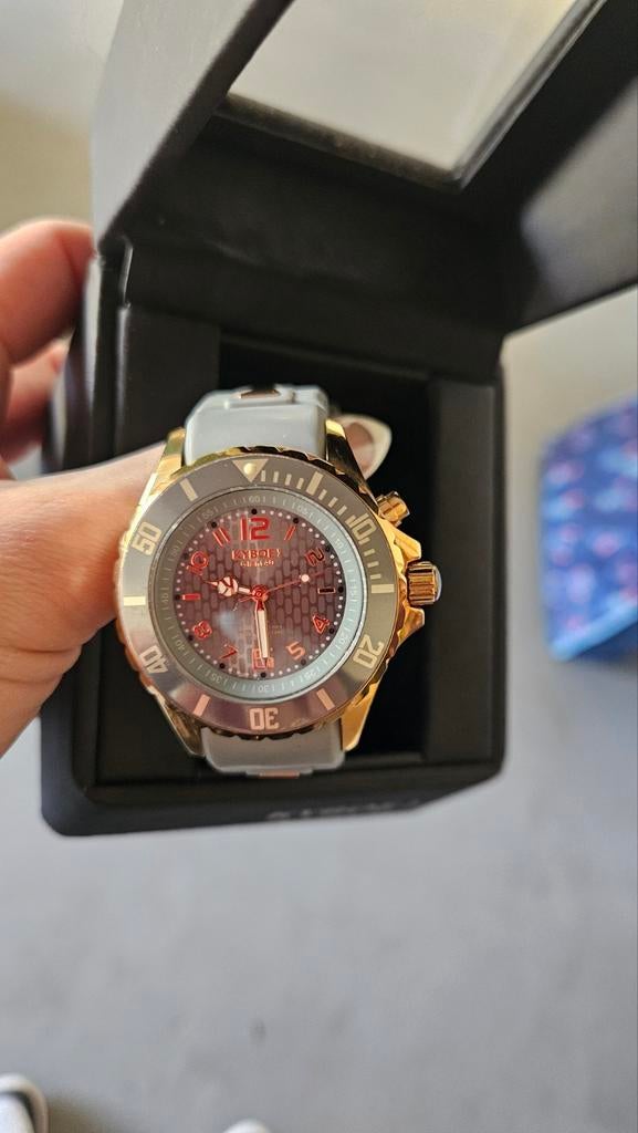 Kyboe horloge grijs met goud, Sieraden, Tassen en Uiterlijk, Horloges | Heren, Ophalen, Overige merken