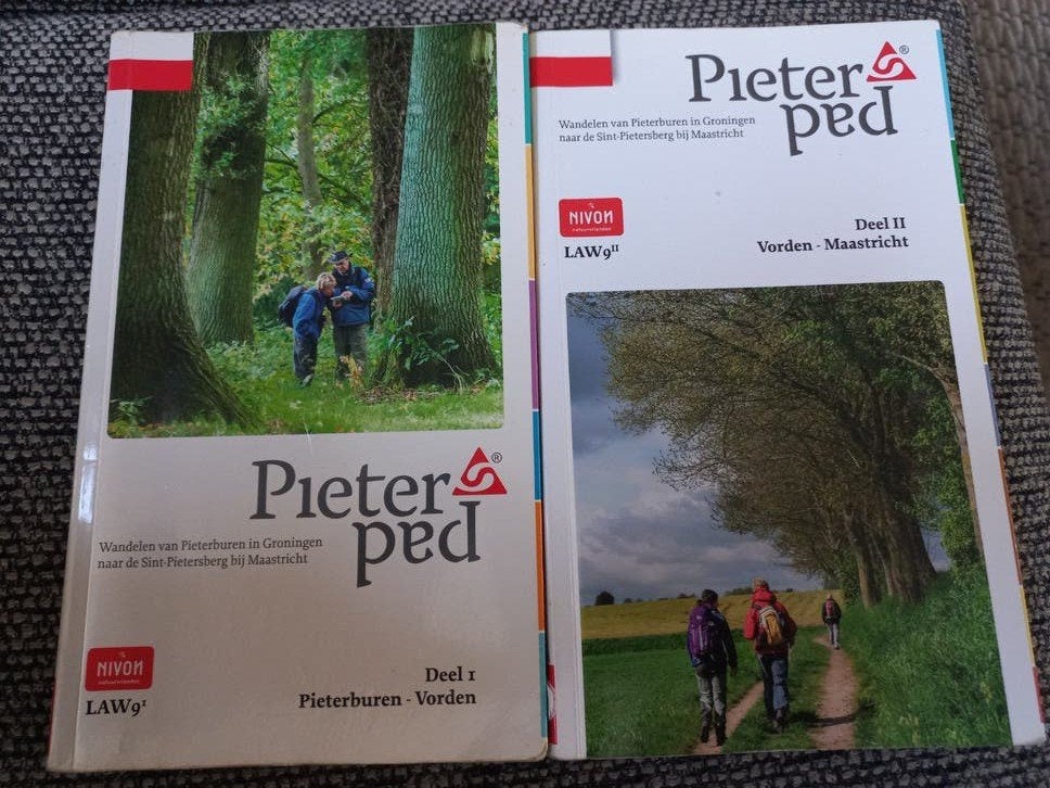 Pieterpad Deel I & II - 9e druk 2015/2016, Boeken, Ophalen of Verzenden, Zo goed als nieuw, Fiets- of Wandelgids, Overige merken