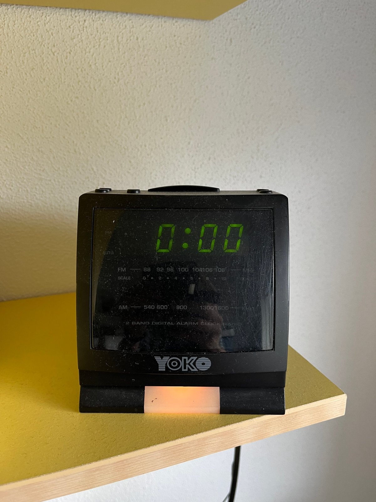 Yoko Wekker Radio - Vintage Digitale Wekker met FM/AM, Gebruikt, Vintage, Ophalen of Verzenden, Digitaal