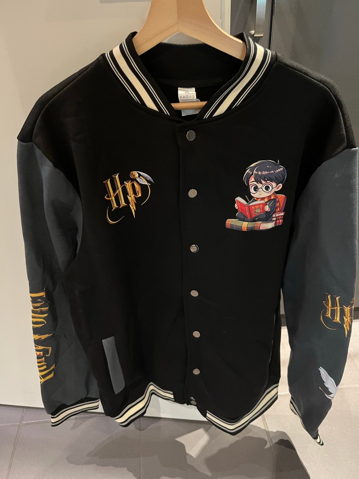 Harry Potter Varsity Jacket - Maat XL, Ophalen of Verzenden, Nieuw, Maat 56/58 (XL), Zwart