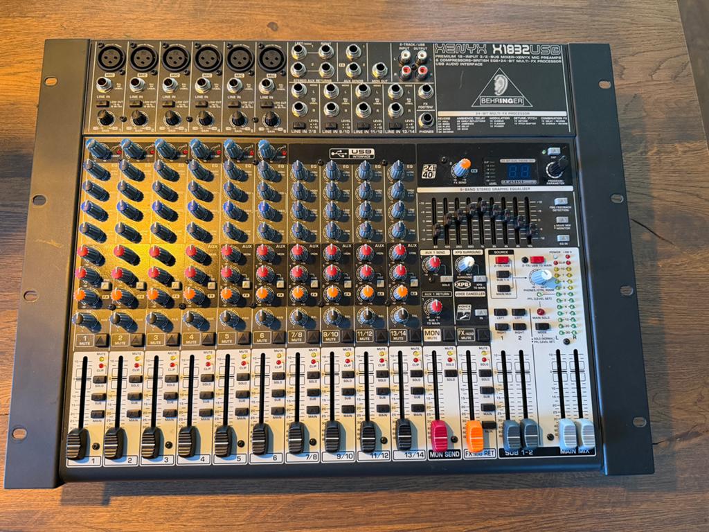 Behringer X1832 USB Mengpaneel, Muziek en Instrumenten, Ophalen of Verzenden, Zo goed als nieuw, 10 tot 20 kanalen, Microfooningang