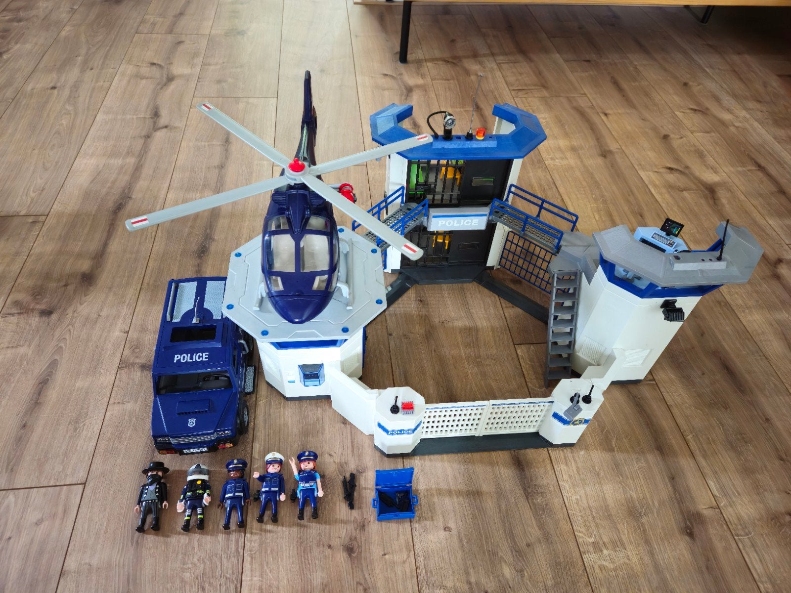 Playmobil politiebureau 6919 plus helikopter en auto, Kinderen en Baby's, Speelgoed | Playmobil, Ophalen of Verzenden, Gebruikt