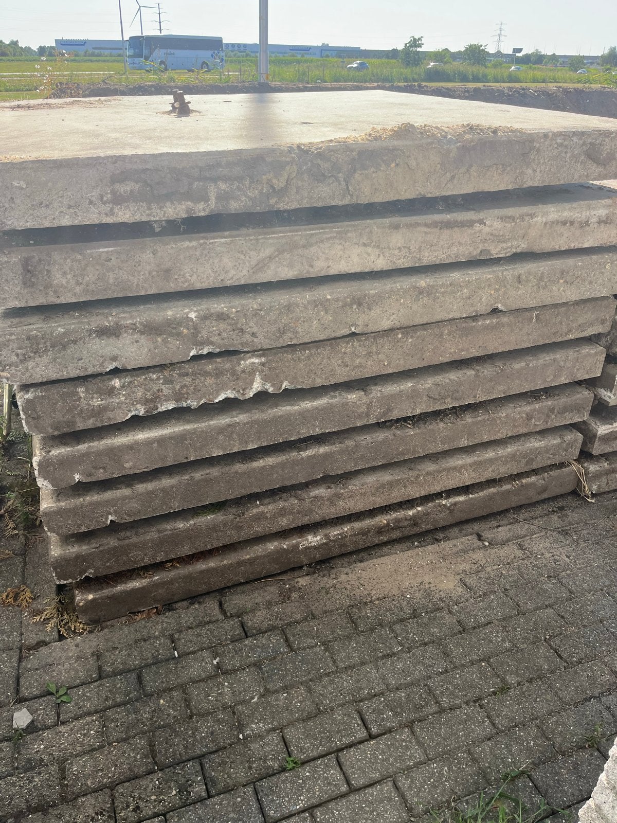 13 stuks Gebruikte betonnen platen 200x200  12 cm dik, Ophalen, Gebruikt, Overige typen, 10 m² of meer