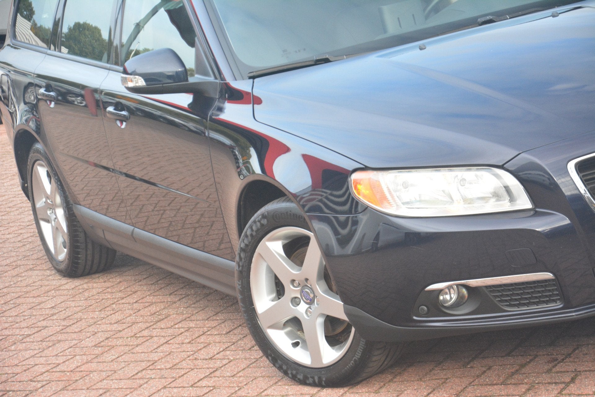Volvo V70 2.0T Kinetic | Navigatie | Trekhaak | Cruise-contr, Voorwielaandrijving, Euro 5, Zwart, 4 cilinders