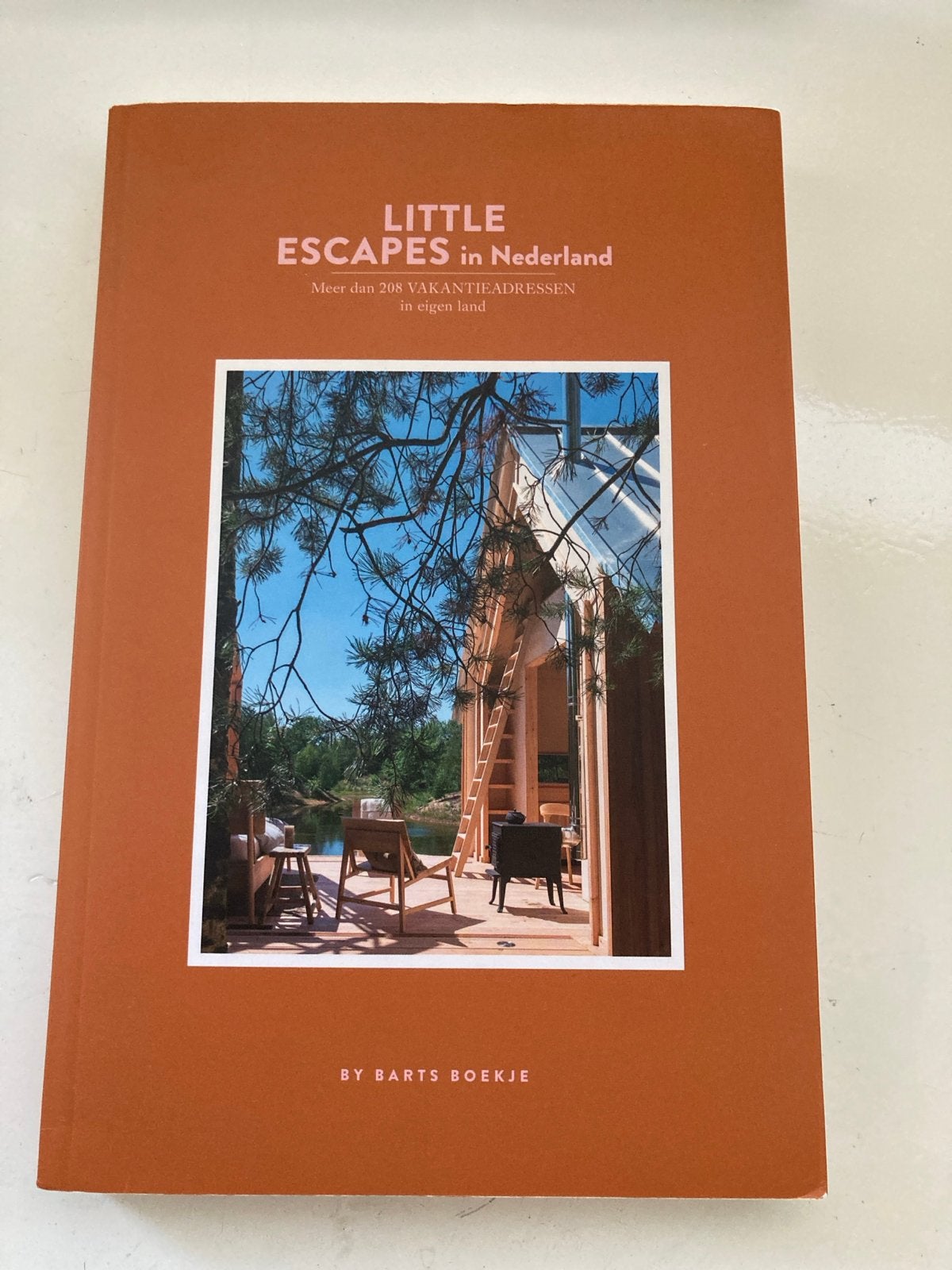 Little Escapes in Nederland - Vakantieadressen, Overige merken, Ophalen of Verzenden, Zo goed als nieuw, Reisgids of -boek