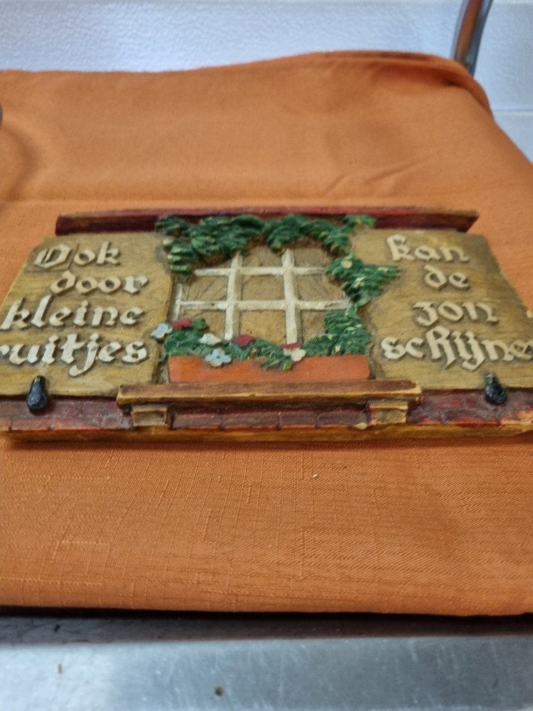 tekst muurhangerhanger ook door kleine ruitjes kan ....., Ophalen of Verzenden, 'T Olde Gre-j, Info@toldegrej.nl, Endepoelstraat 20f Didam