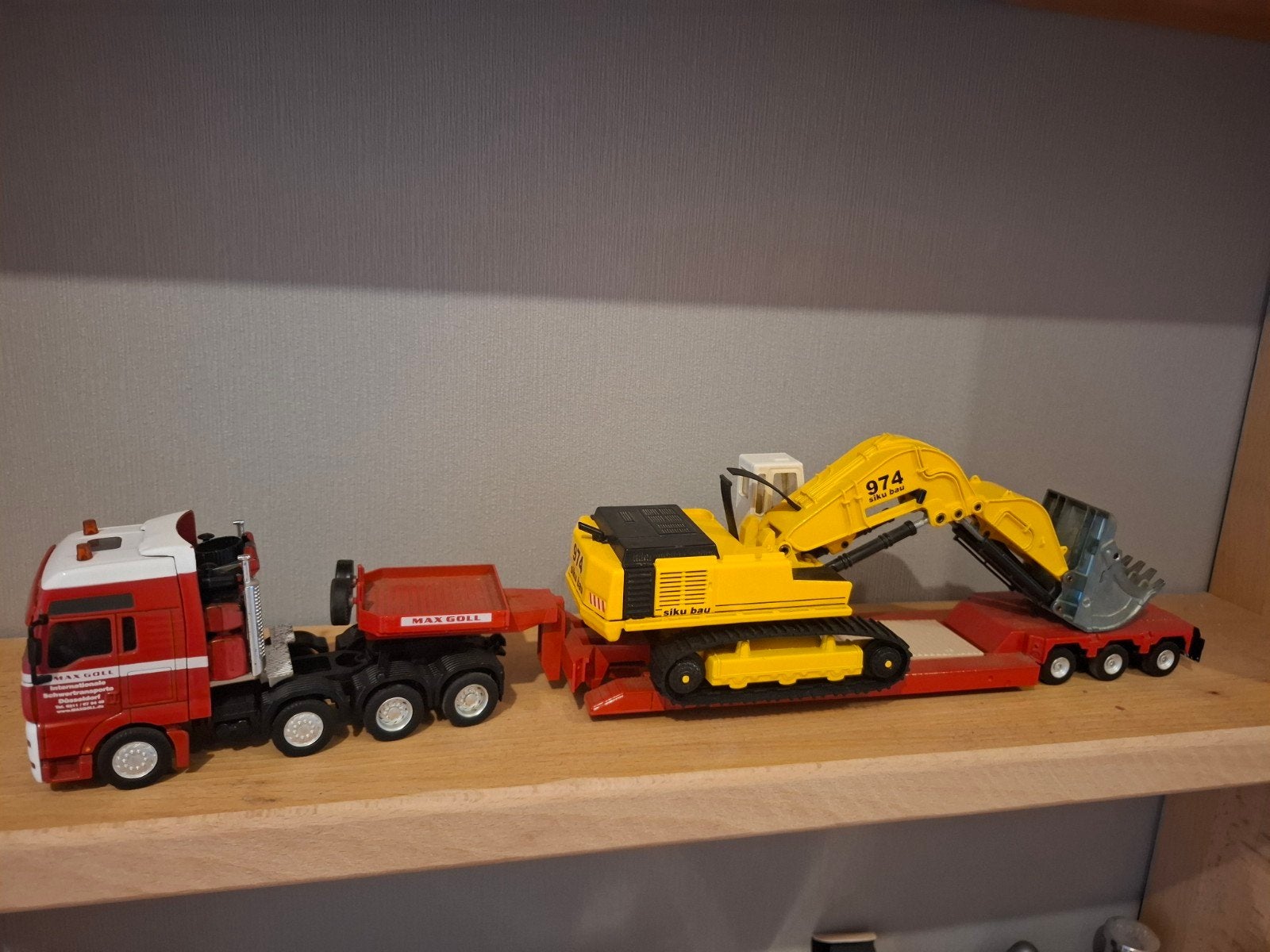 Siku 1:50 m.a.n max goll met mijnbouw graafmachine, Hobby en Vrije tijd, Modelauto's | 1:50, Ophalen of Verzenden, Bus of Vrachtwagen
