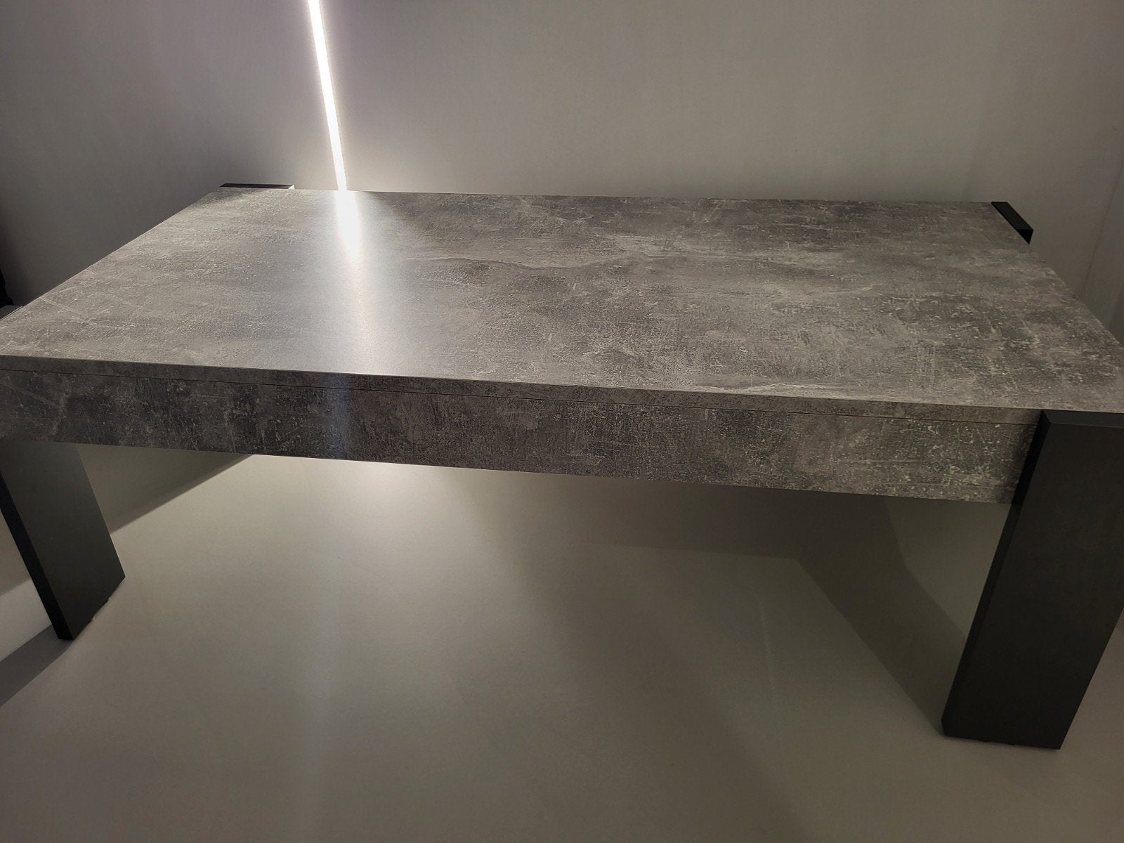 Titel: Moderne salontafel + tv-meubel lichtgrijze betonlook