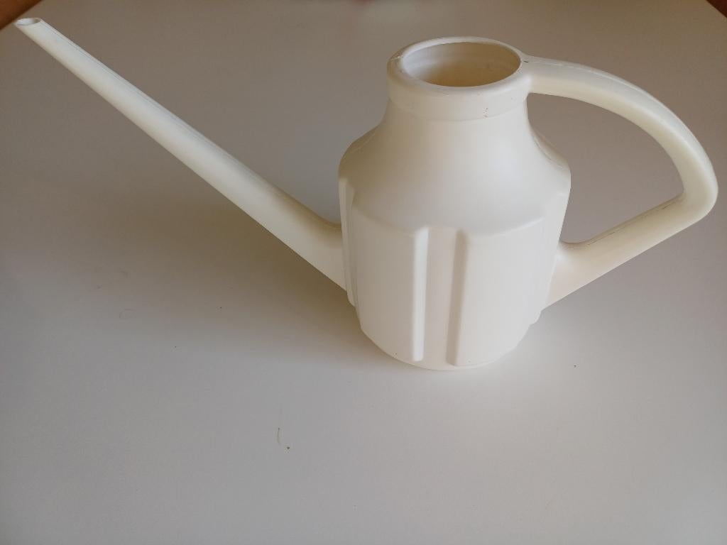 Mooie gieter met een lange, smalle tuit, Ophalen of Verzenden, Gebruikt, Kunststof