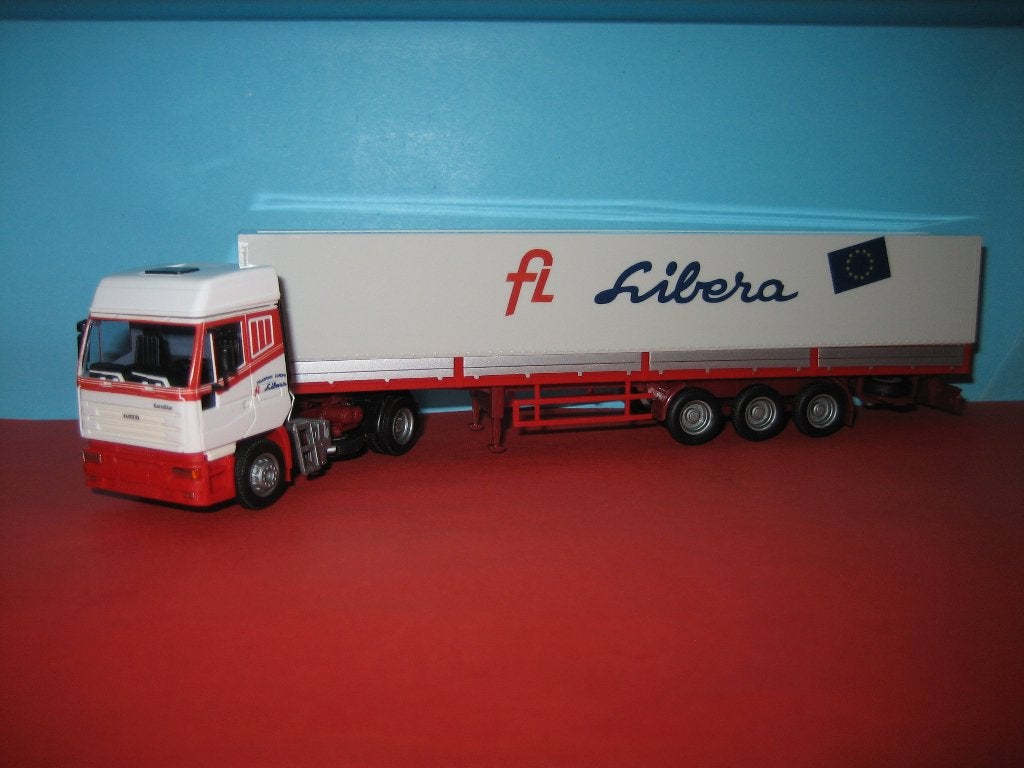 Libera  IVECO met oplegger  AWM, Ophalen of Verzenden, Zo goed als nieuw, Bus of Vrachtwagen, AWM