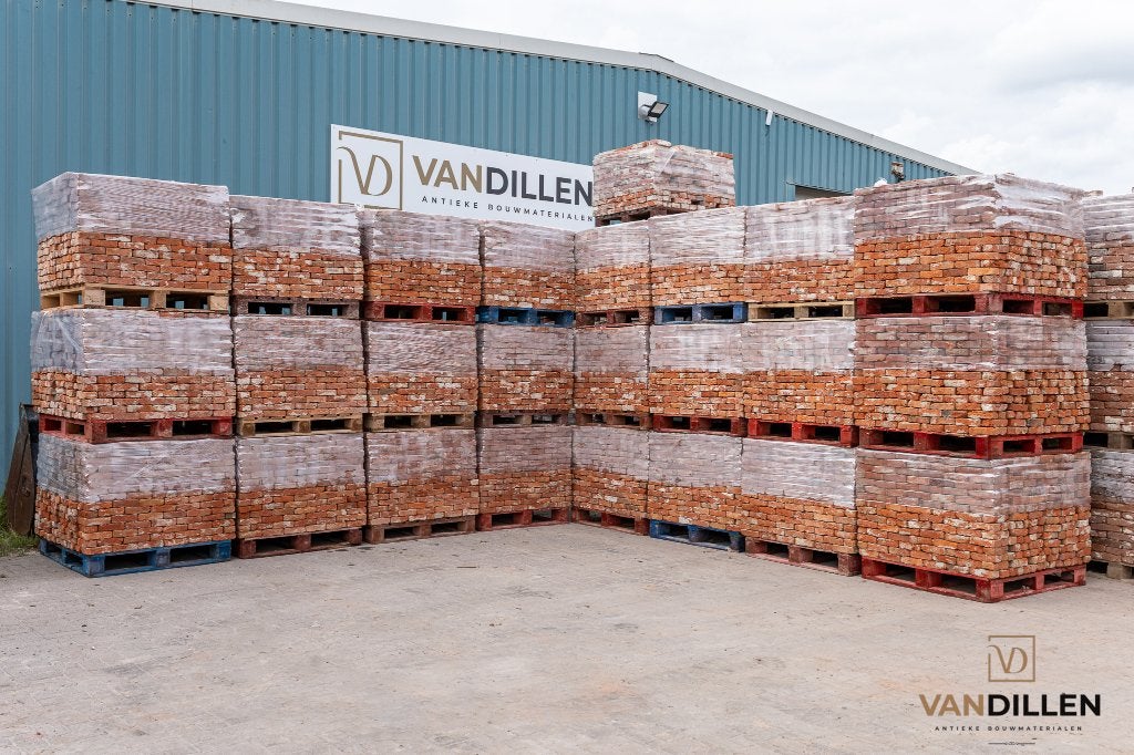 Oude rode handvorm stenen 17x4.5 1.800M2 van ÉÉN partij!!, Ophalen of Verzenden, Gebruikt, Bakstenen