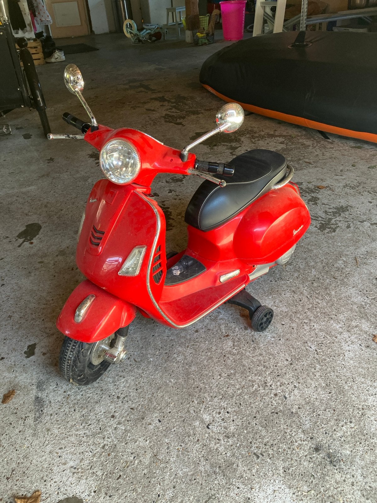 Rode kinder Vespa scooter met zijwieltjes, Ophalen, Gebruikt