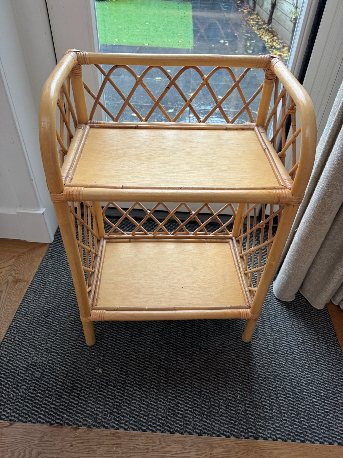 Vintage rotan boekenkastje met 2 planken, Ophalen, Gebruikt