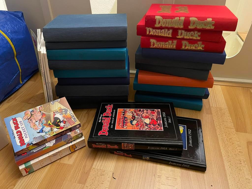 Donald Duck jaarboeken - diverse jaren, Meerdere stripboeken, Ophalen of Verzenden, Gelezen