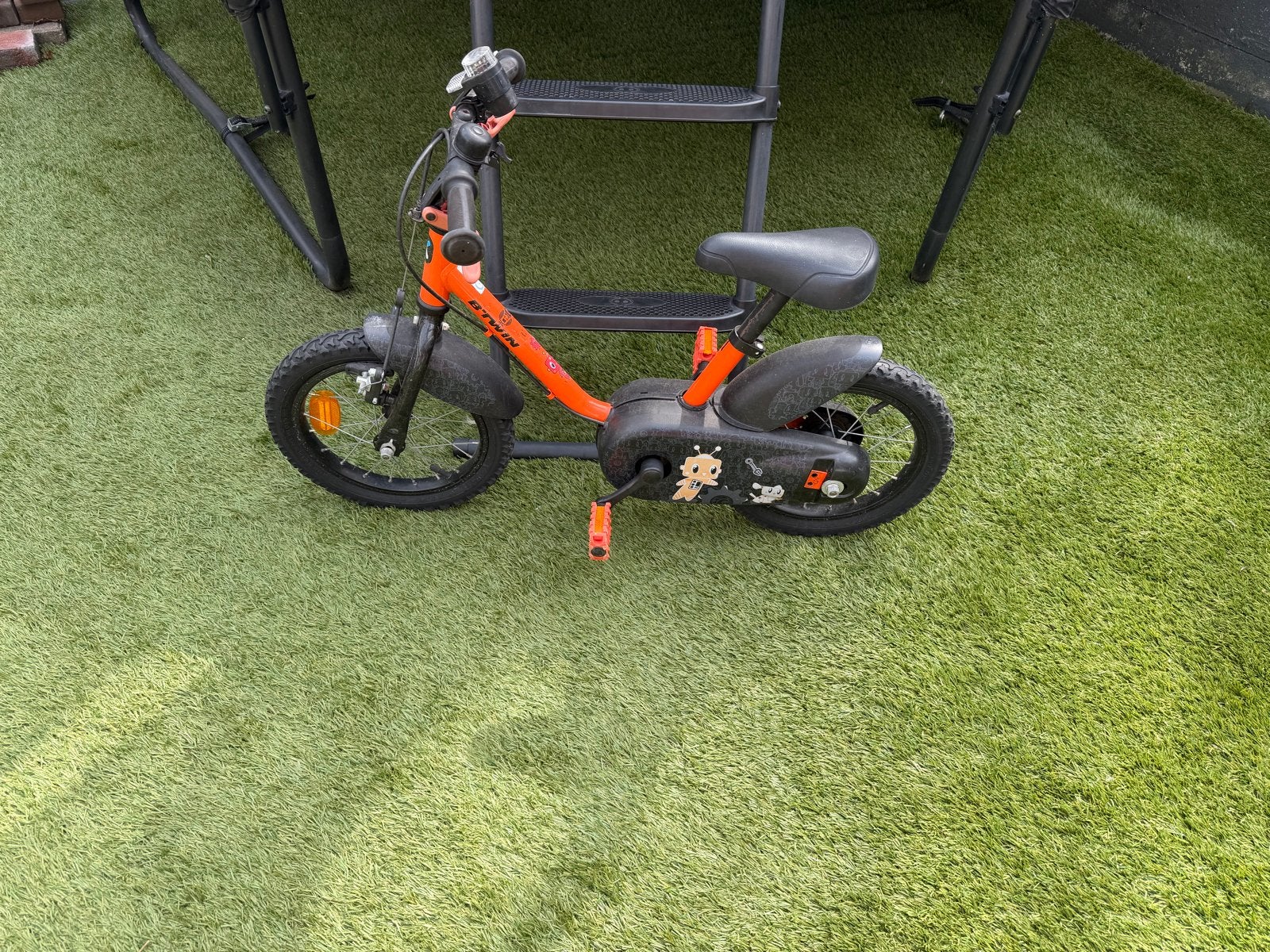 B'Twin kinderfiets 14 inch met zijwieltjes, Ophalen, Terugtraprem, Zijwieltjes, Gebruikt
