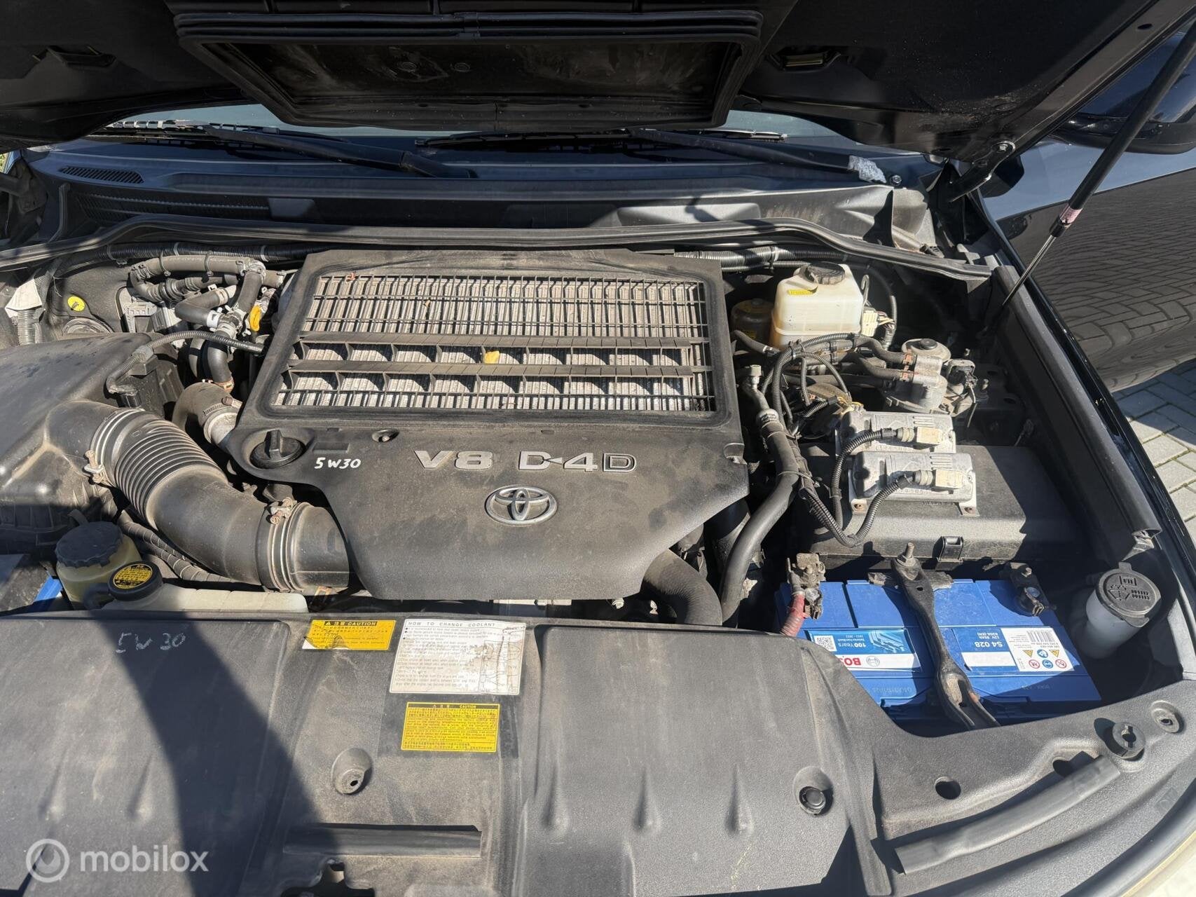 Foto 17 van Toyota LandCruiser V8 4.5 D-4D Executive 7p.