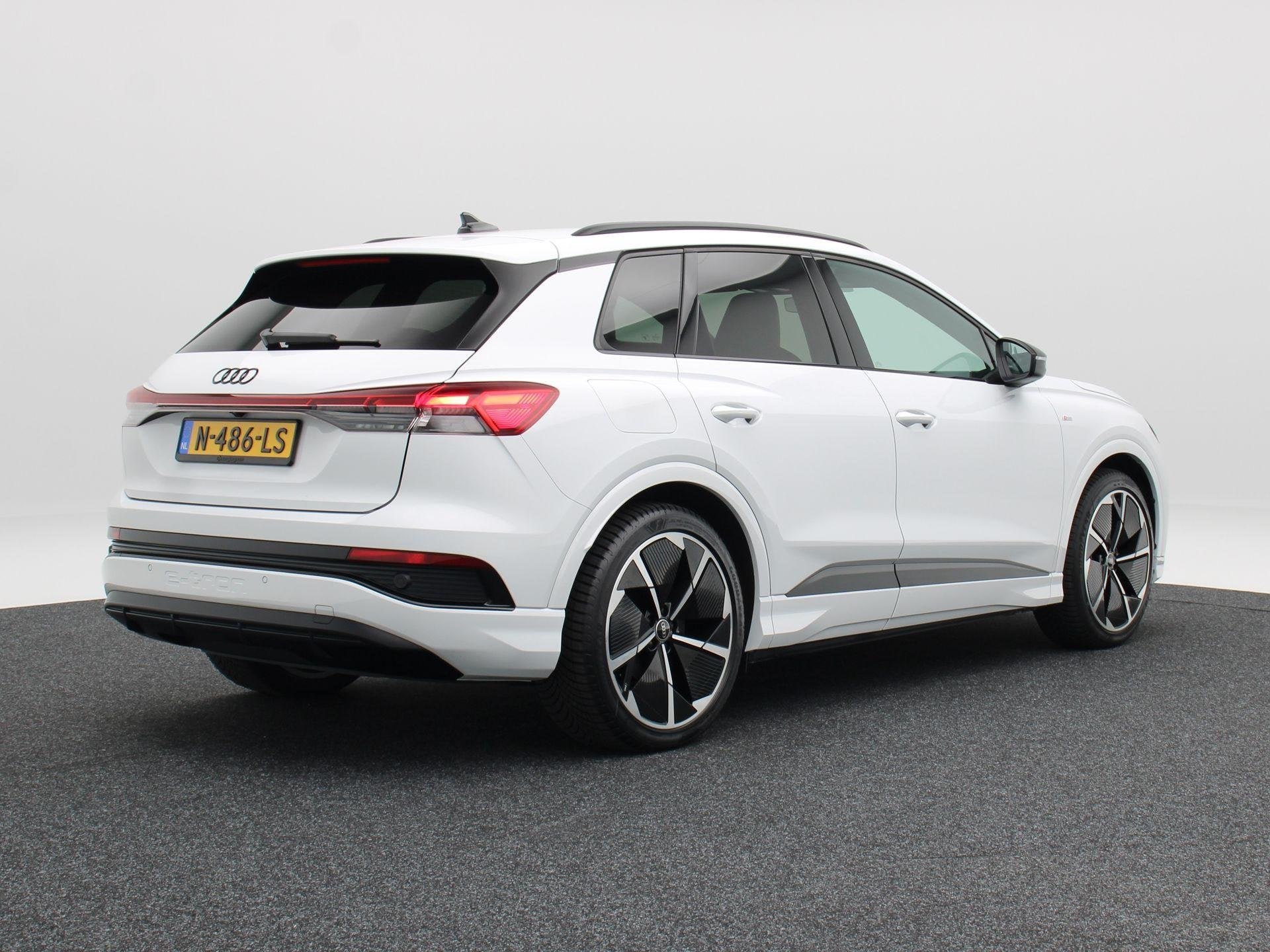 Audi Q4 e-tron 40 Launch edition S Competition 77 kWh 204 Pk, Auto's, Automaat, Dealer onderhouden, Achterwielaandrijving, Zwart