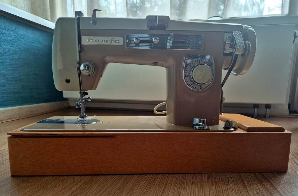 Hamfa vintage naaimachine, NL fabrikaat, incl accessoires., Ophalen