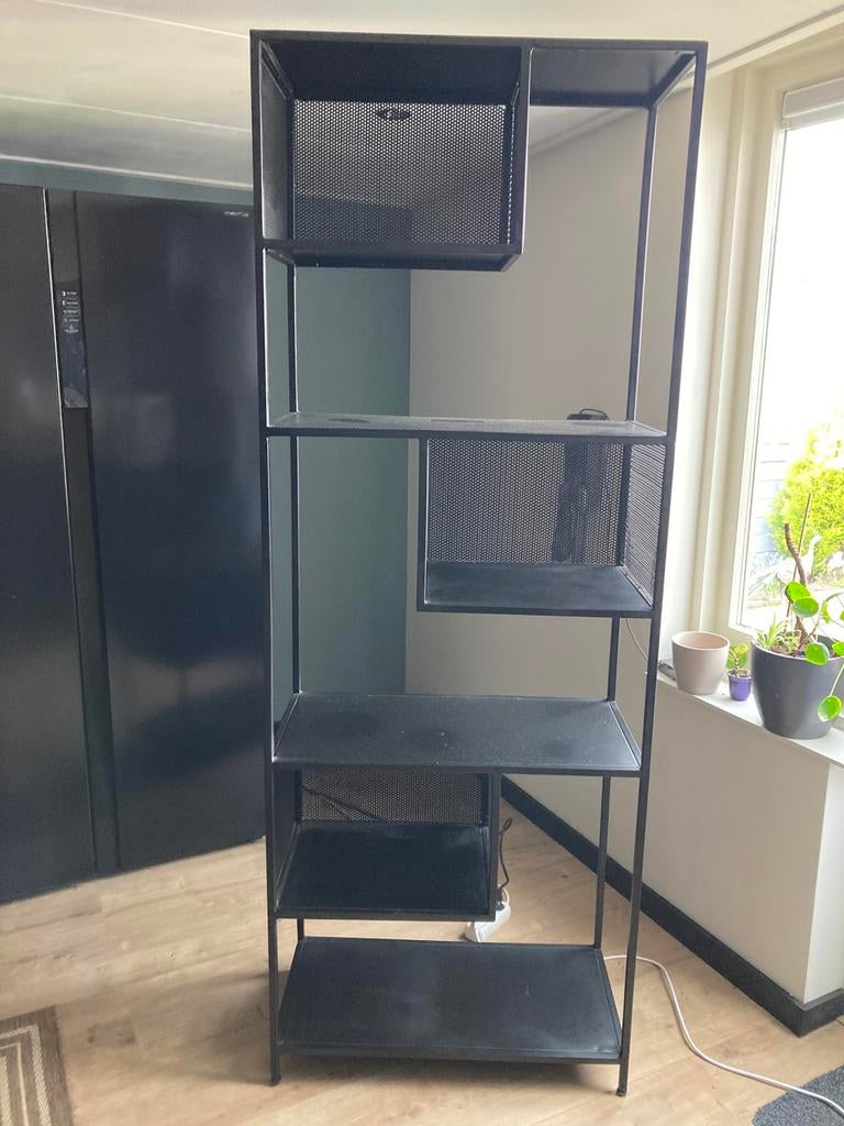 Zwarte vakkenkast, Huis en Inrichting, Kasten | Wandmeubels, Ophalen, Zo goed als nieuw, Minder dan 150 cm, Metaal