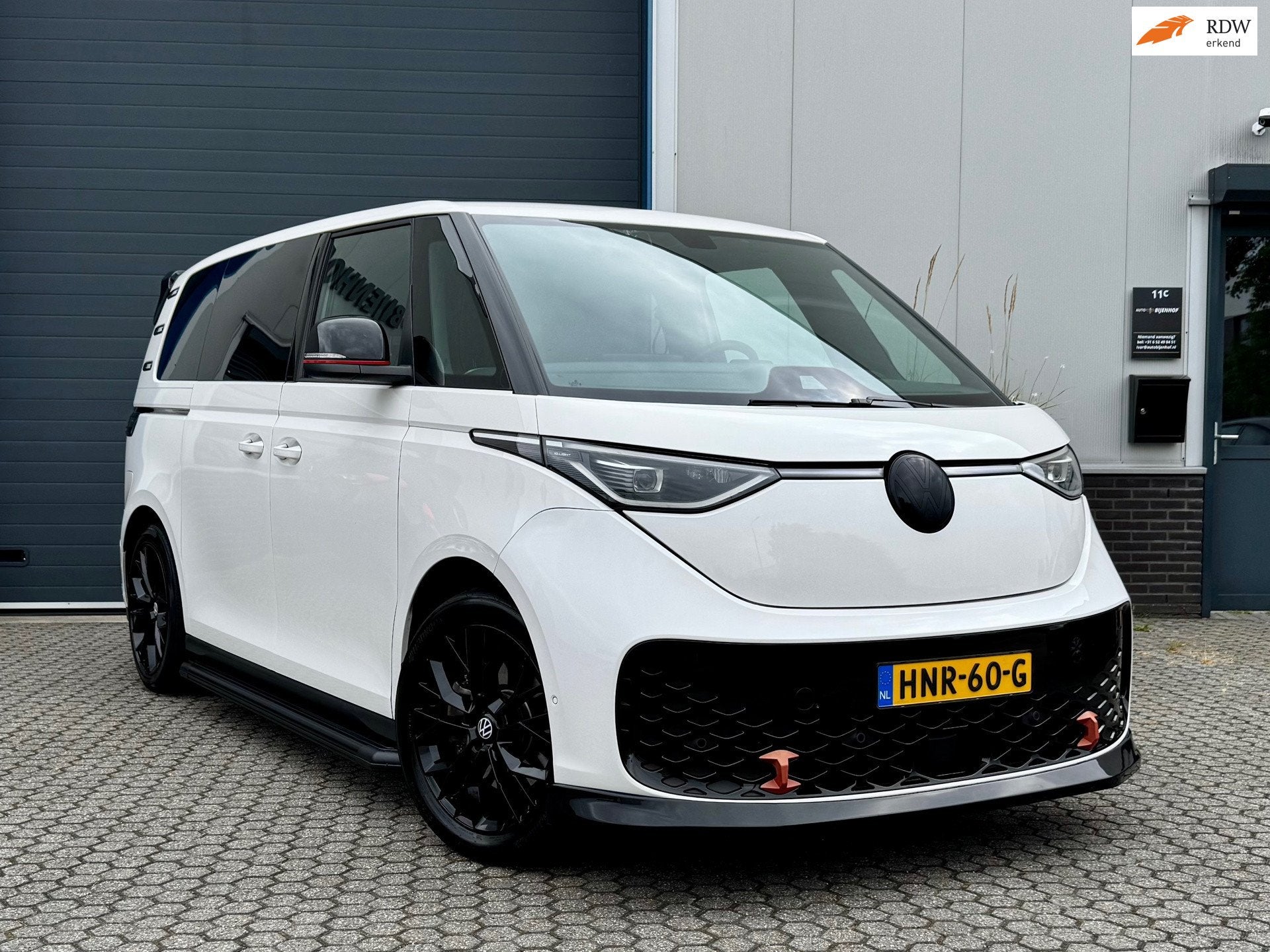 Volkswagen ID. Buzz Pro 77kWh | Red Accent pakket | IQ Light, Automaat, Gebruikt, Zwart, 2359 kg