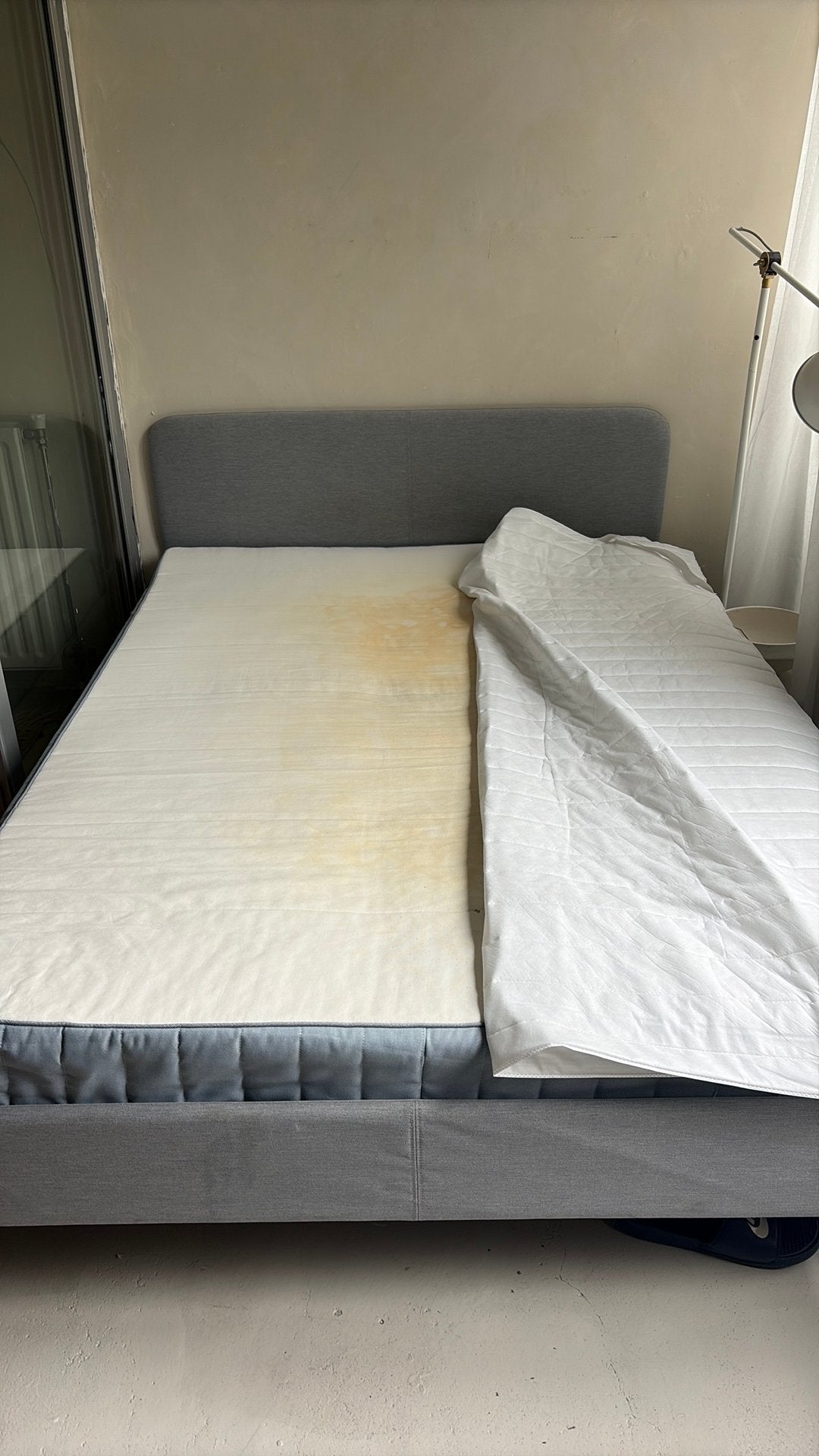 Bed 140 x 200 met hoofd board, Huis en Inrichting, Ophalen, Zo goed als nieuw, Tweepersoons, 140 cm