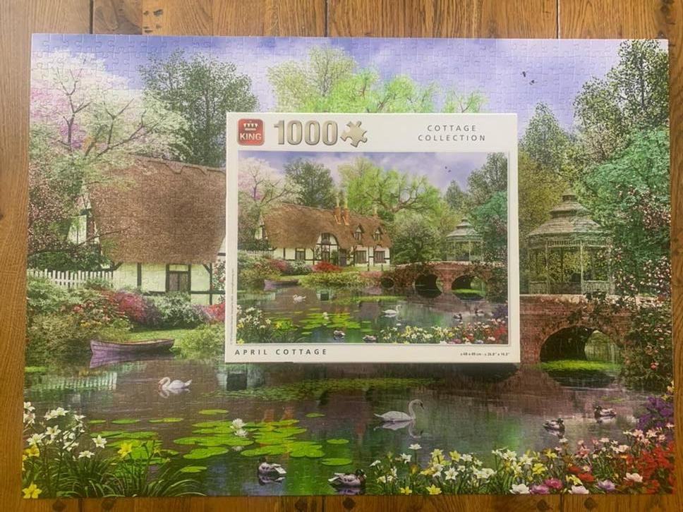 King Legpuzzel April Cottage 1000 stukjes nieuwstaat, Ophalen of Verzenden, 500 t/m 1500 stukjes, Zo goed als nieuw, Legpuzzel