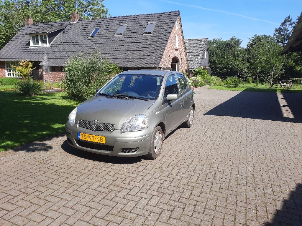 Toyota Yaris 1.3 16V Vvti 5DR AUT 2004 Groen, Stof, 4 cilinders, 400 kg, Origineel Nederlands