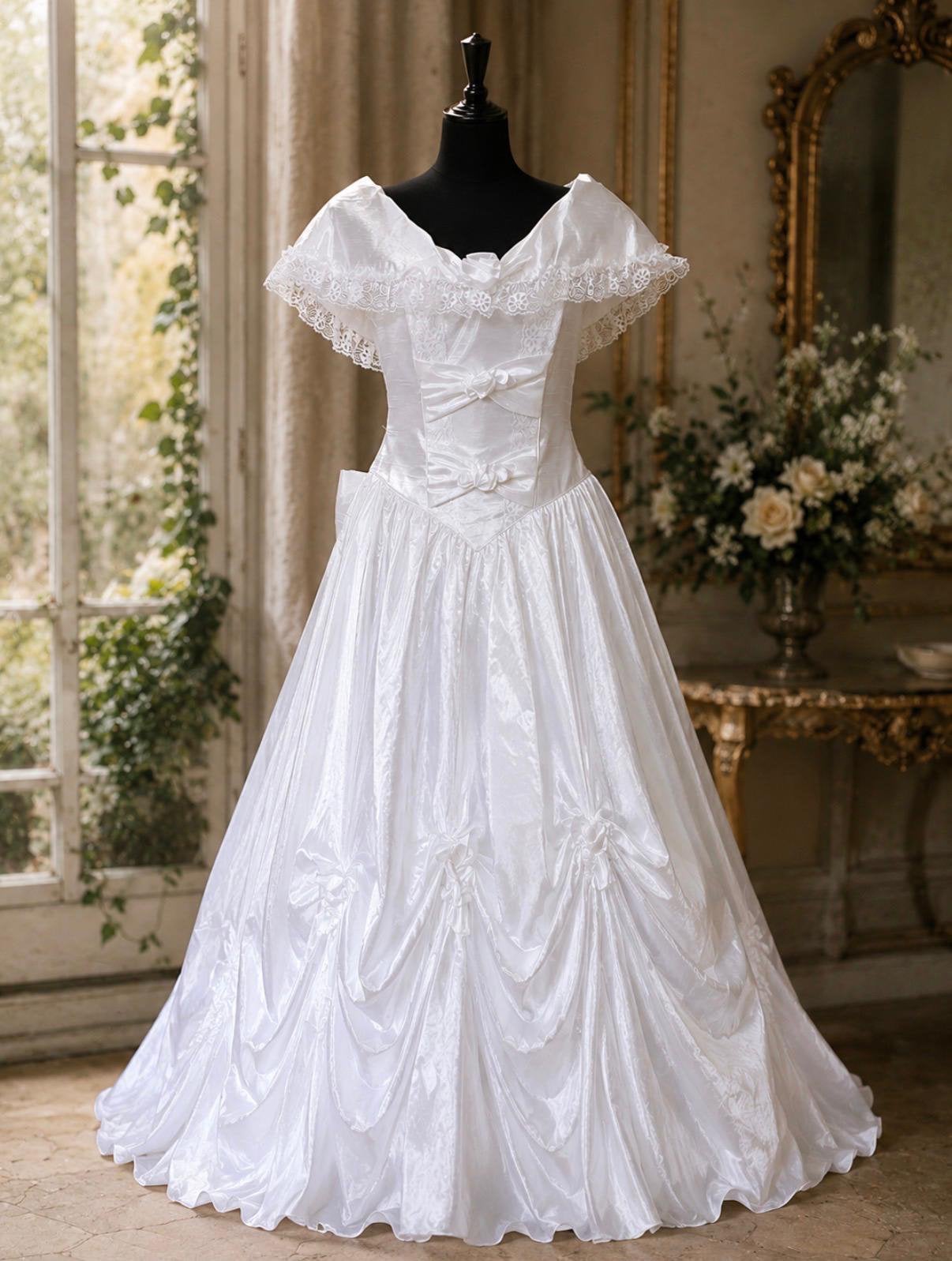 Romantische trouwjurk, strik, roosjes, maat M/L, Ophalen of Verzenden, Zo goed als nieuw, Wit, Trouwjurk