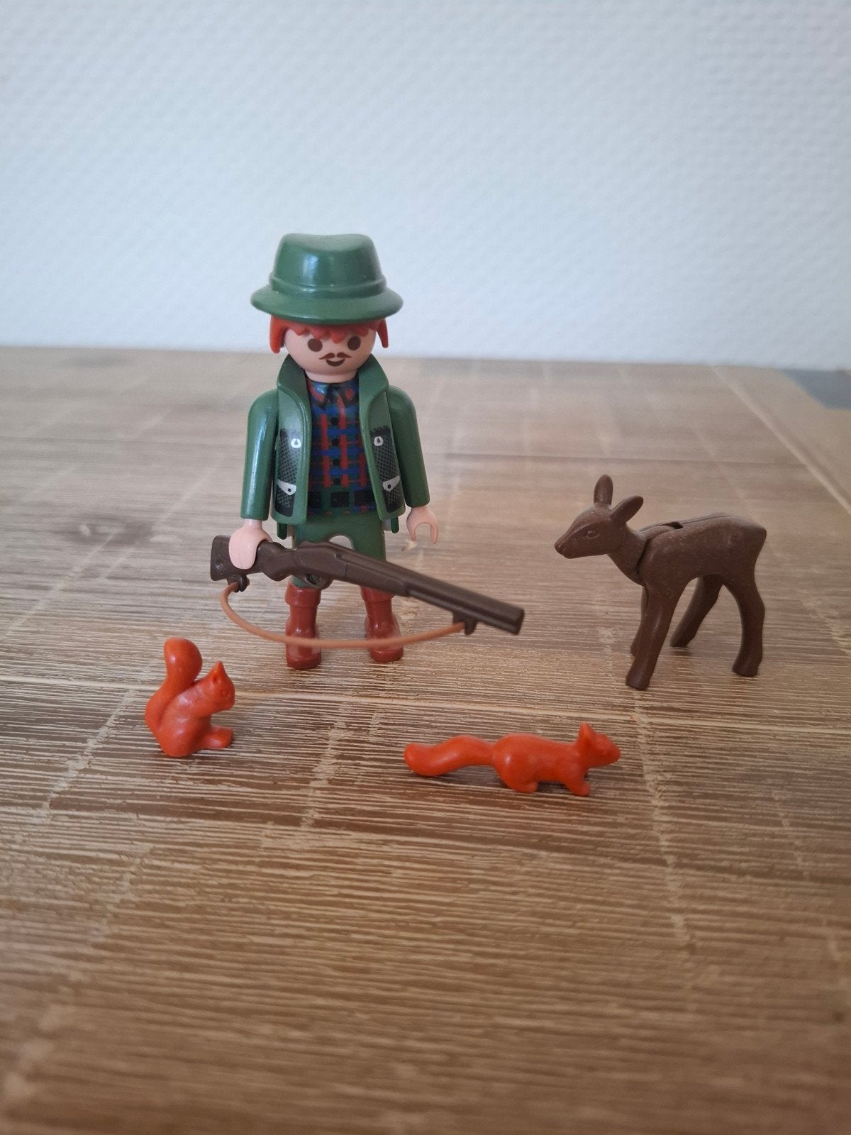 Playmobil 4938 boswachter / jager met geweer en dieren, Ophalen of Verzenden, Gebruikt