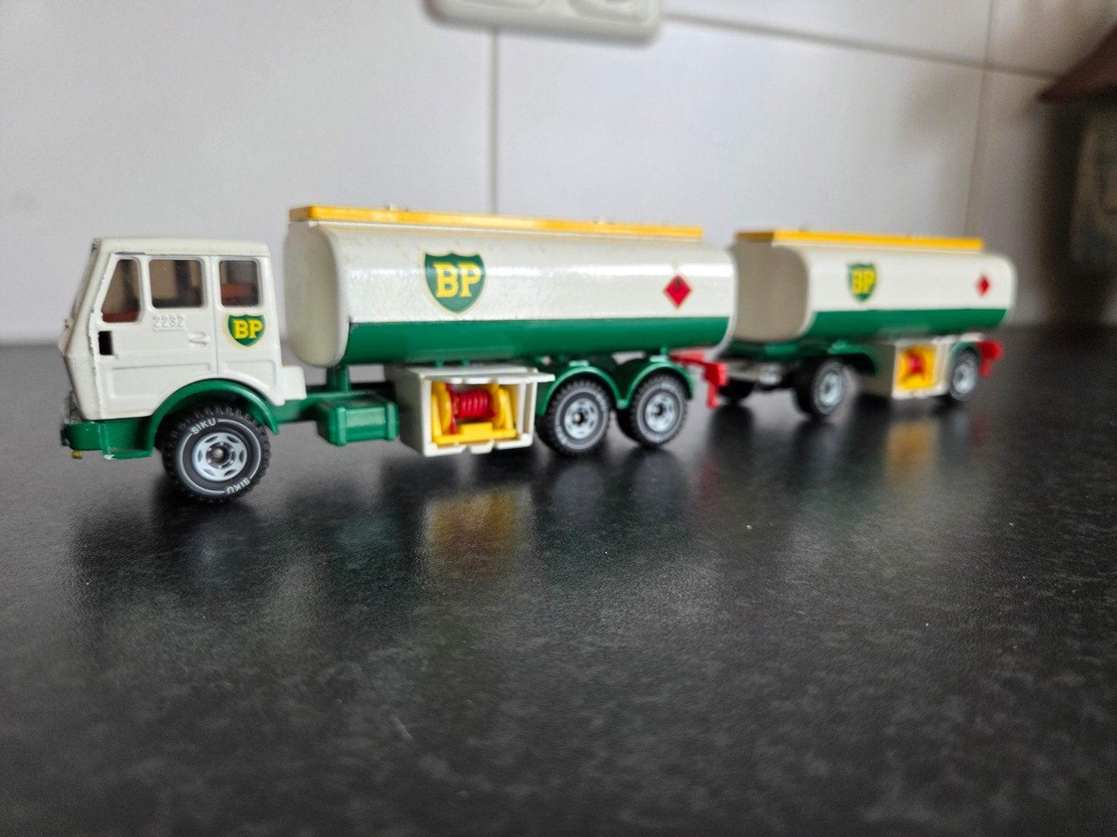 siku Mercedes benz tankwagen BP, Hobby en Vrije tijd, Ophalen, Zo goed als nieuw, Bus of Vrachtwagen, SIKU