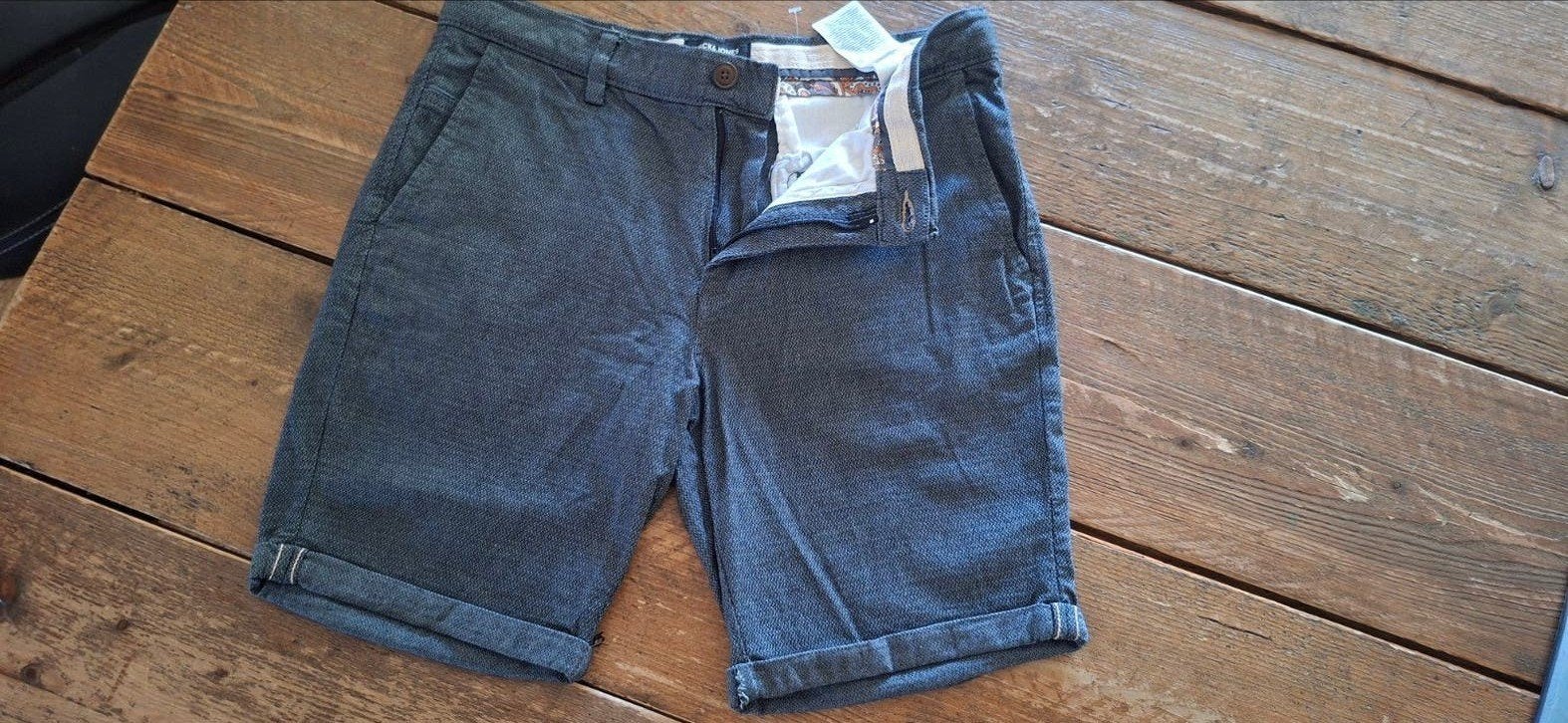 Nieuwe korte broek Jack & Jones maat S donker grijs., Kleding | Heren, Broeken en Pantalons, Nieuw, Ophalen of Verzenden, Grijs