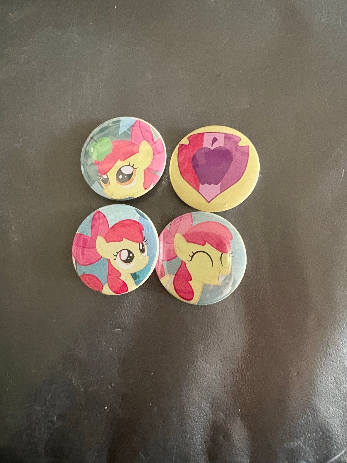 My Little Pony Apple Bloom Buttons/Speldjes (4 stuks), Verzamelen, Speldjes, Pins en Buttons, Verzenden, Nieuw, Figuurtje, Button