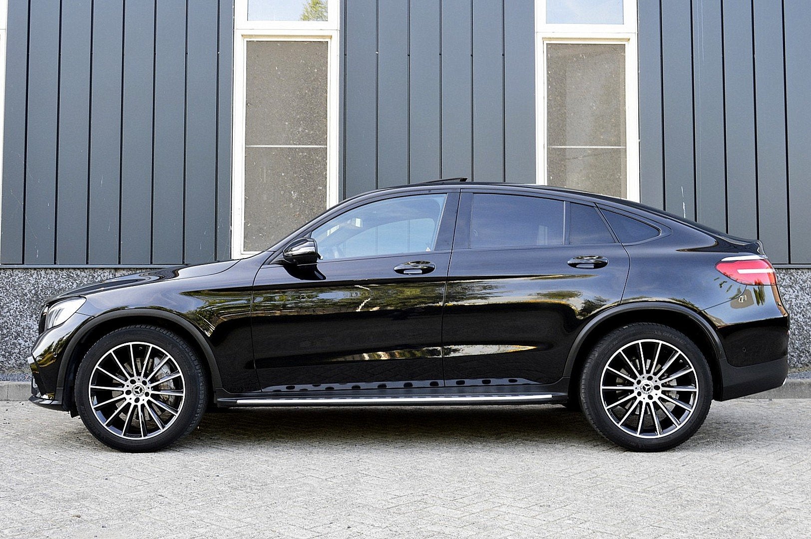 Mercedes-Benz GLC Coupé 250 4MATIC Premium Plus AMG-Styling, Auto's, 12 maanden, Gebruikt, 4 cilinders, Zwart