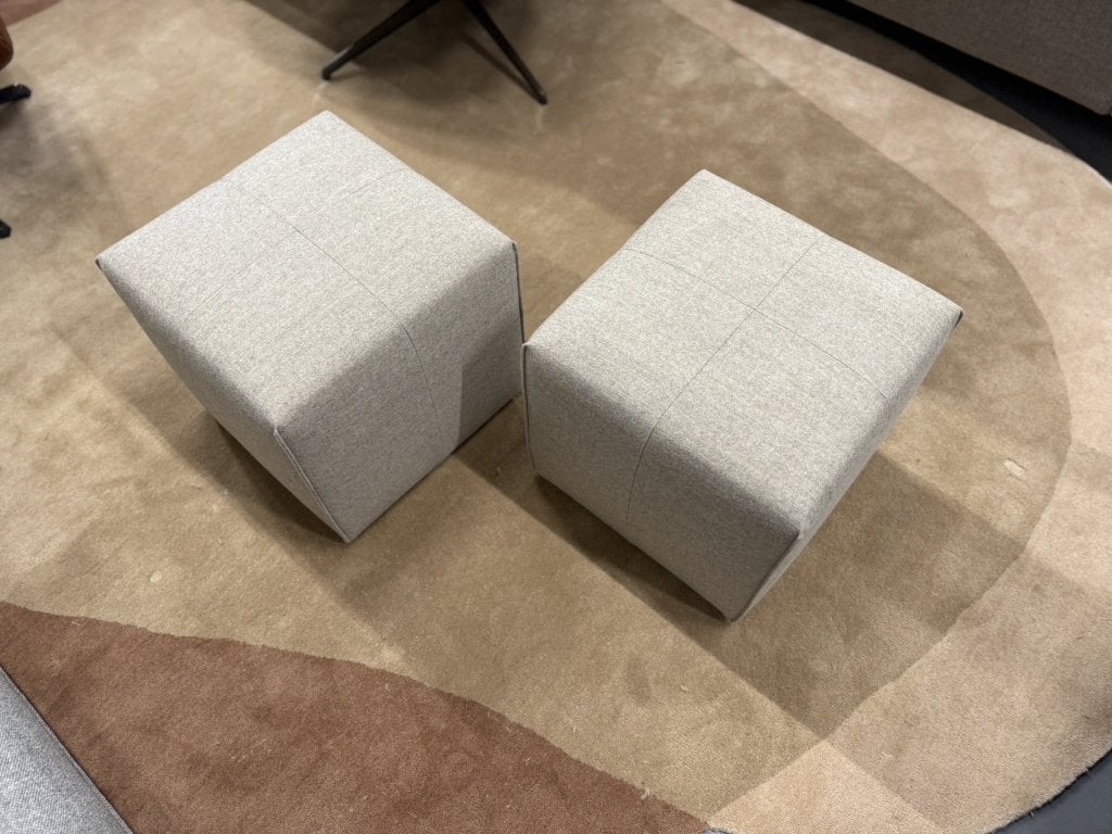 3 Nieuw Eyye Kub 47 Poef Kruk Voetenbank Synergy Stof Design, Minder dan 50 cm, Vierkant, Nieuw, Minder dan 50 cm