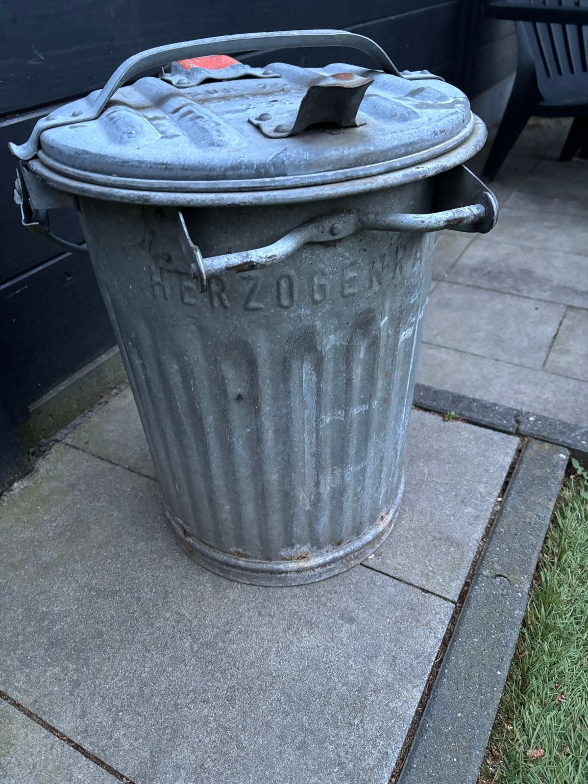 Oude metalen prullenbak - Vintage look, Ophalen, 50 – 75, Gebruikt, Metaal