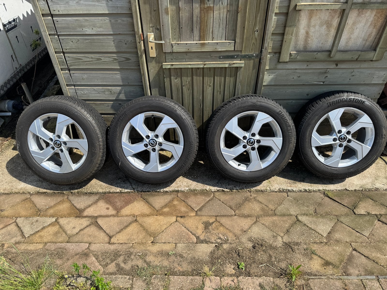 Winterbanden op lichtmetalen velg nissan, Ophalen, 215 mm, 16 inch, Banden en Velgen