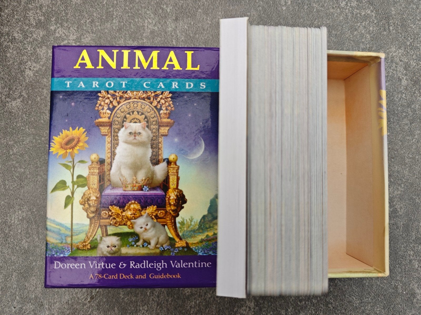 Animal Tarot Cards Doreen Virtue & Radleigh Valentine, Tarot of Kaarten leggen, Overige typen, Ophalen of Verzenden, Zo goed als nieuw