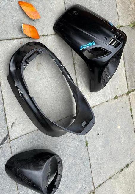 Piaggio Zip type 3 kappen set - beschadigd, Ophalen, Zo goed als nieuw