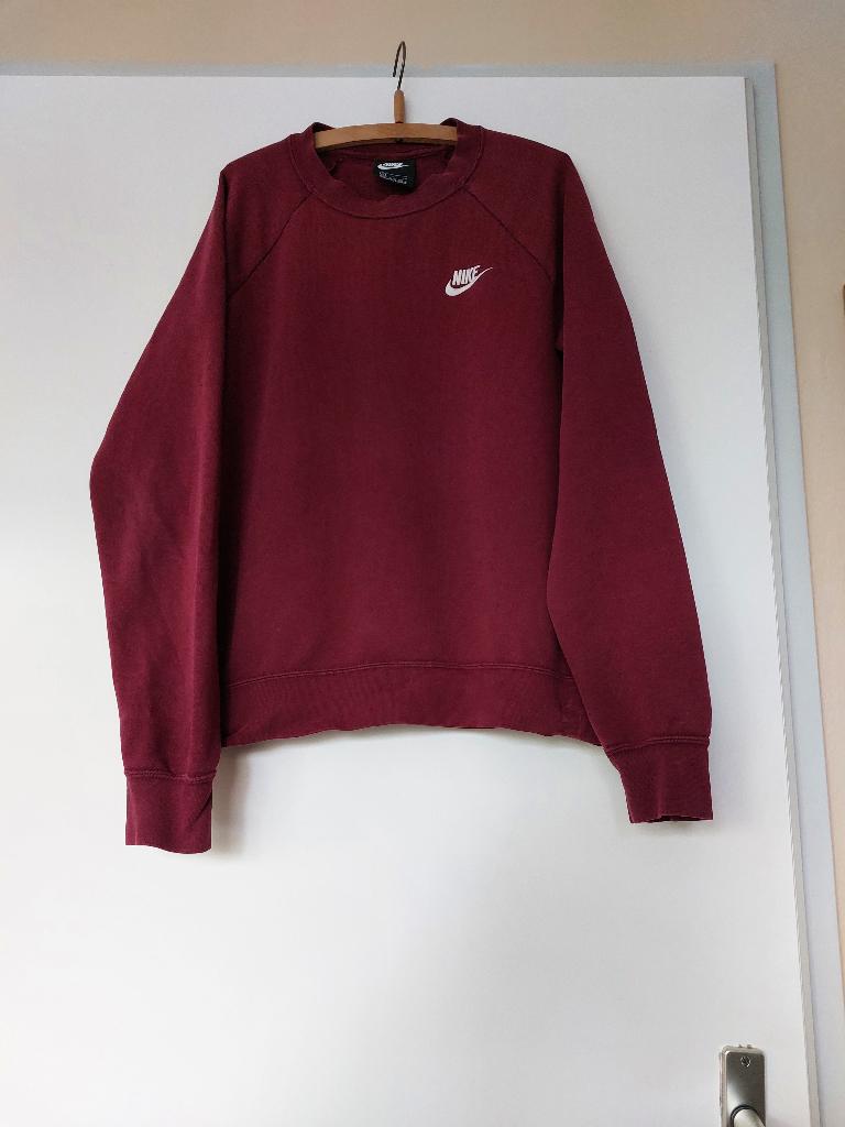 Mooie donkerrode Nike sweater, mt S, Kleding | Dames, Truien en Vesten, Overige kleuren, Nike, Ophalen of Verzenden, Zo goed als nieuw