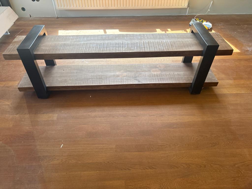 Robuust TV-meubel van mangohout en metaal, Ophalen, 100 tot 150 cm, Zo goed als nieuw, Minder dan 100 cm