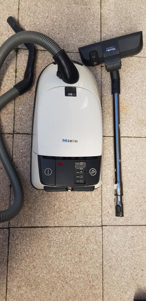 Miele stofzuiger  compleet, Witgoed en Apparatuur, Stofzuigers, Ophalen of Verzenden, Zo goed als nieuw, 1200 tot 1600 watt