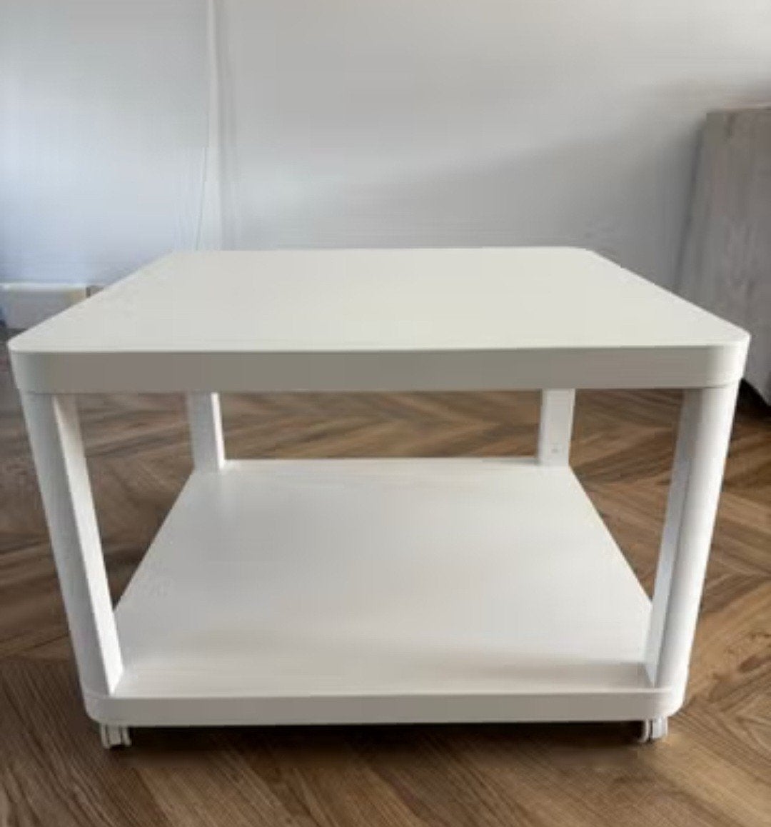 IKEA TINGBY bijzettafel op wielen - Wit, Huis en Inrichting, Ophalen, Kunststof, Gebruikt, 50 tot 100 cm