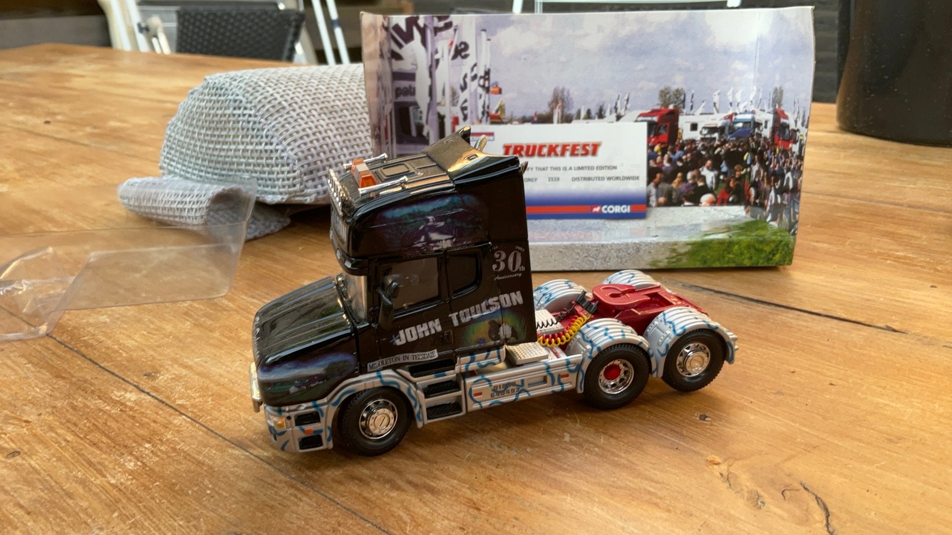 Corgi met kapotte velg, Ophalen of Verzenden, Zo goed als nieuw, Bus of Vrachtwagen, Corgi