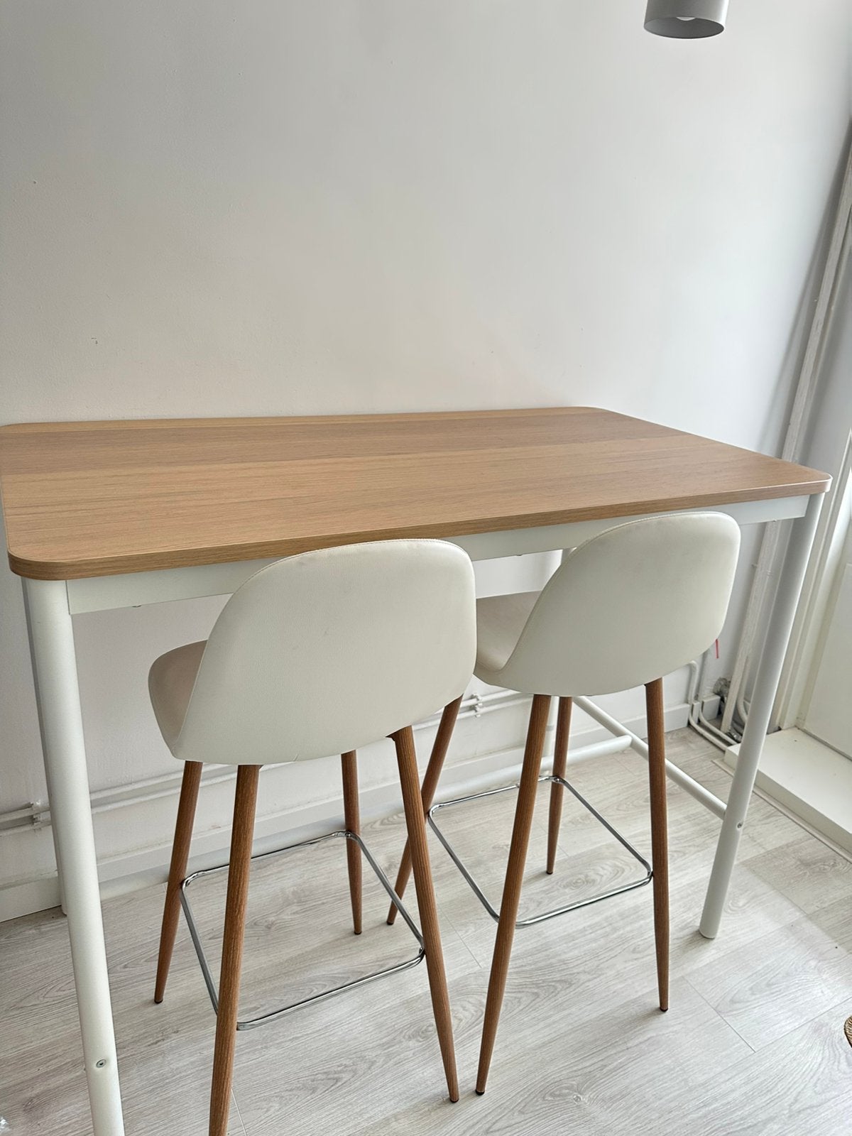 Prachtige bartafel met 2 stoelen, Ophalen, Zo goed als nieuw
