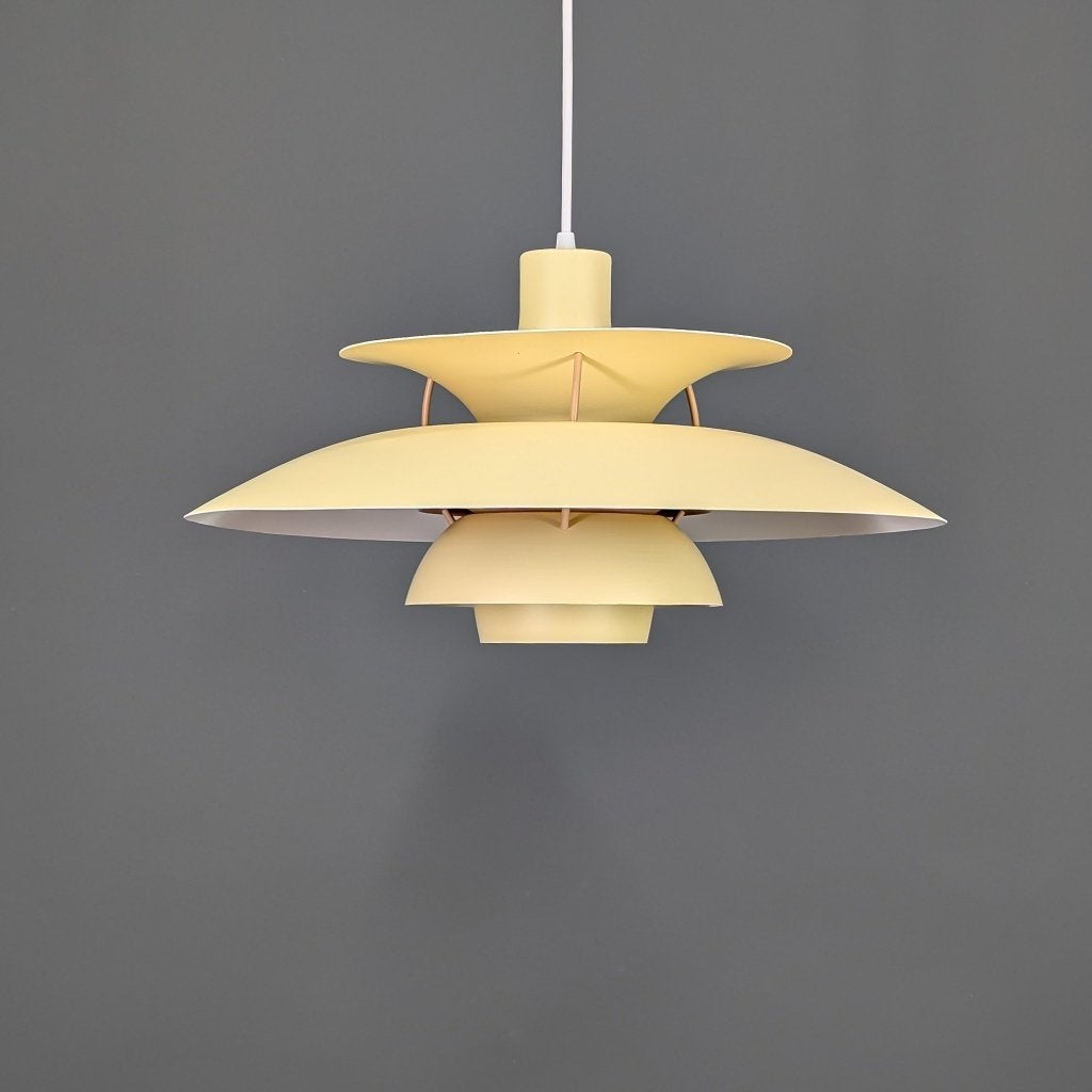 Louis Poulsen PH 5 Scandinavische hanglamp vanille Ø50 cm, Scandinavisch design, Zo goed als nieuw, Metaal, E27 (groot)