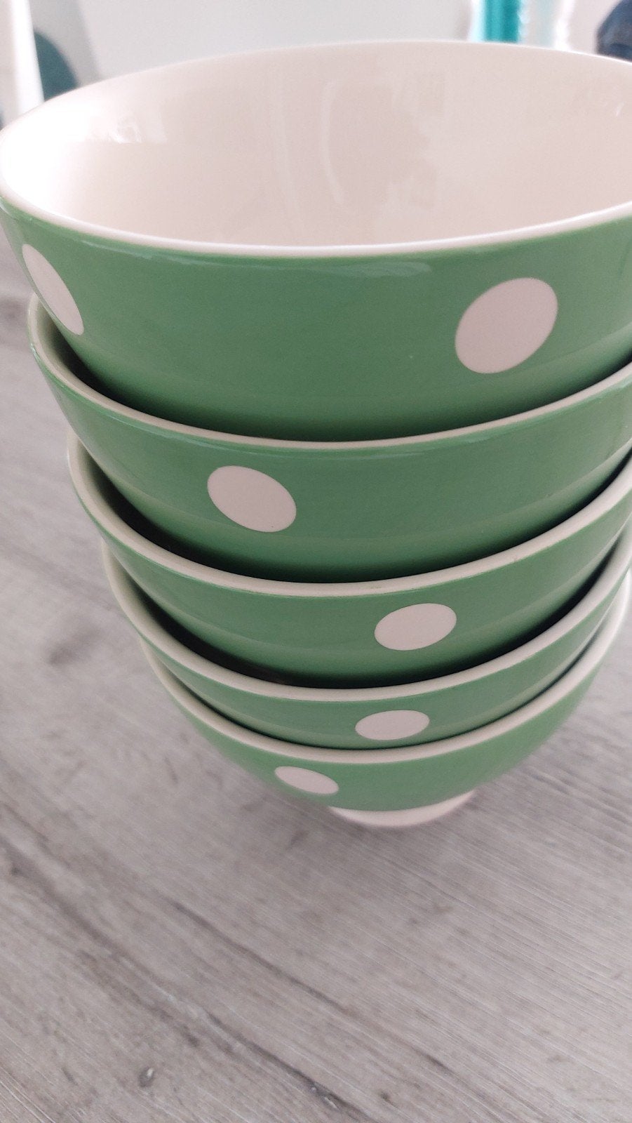5 groene soepkommen met stippen voor 7,50 €, Ophalen, Aardewerk, Overige stijlen, Kom(men)