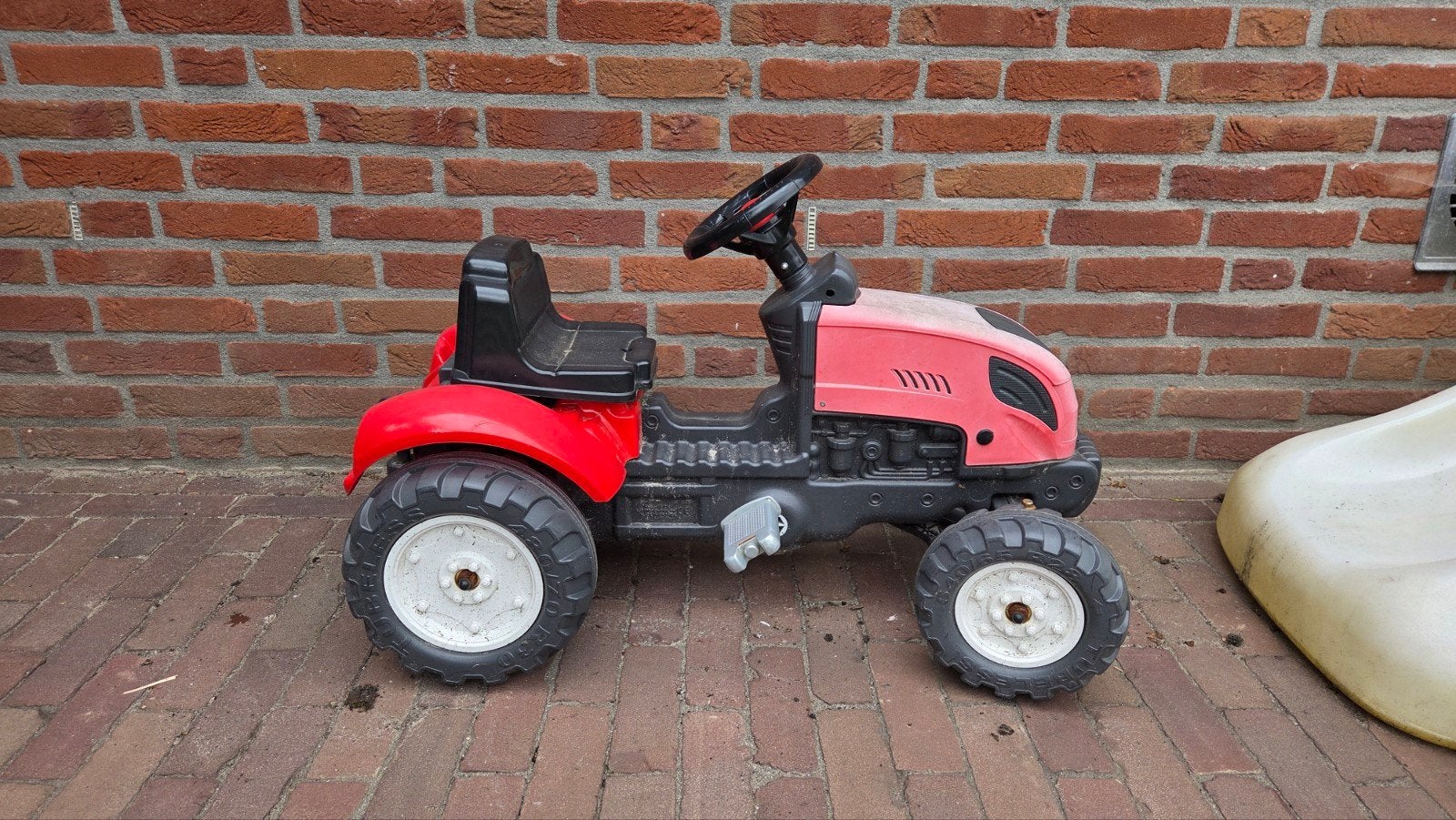 Rode traptractor voor kinderen, Kinderen en Baby's, Speelgoed | Buiten | Voertuigen en Loopfietsen, Ophalen, Gebruikt, Trapvoertuig