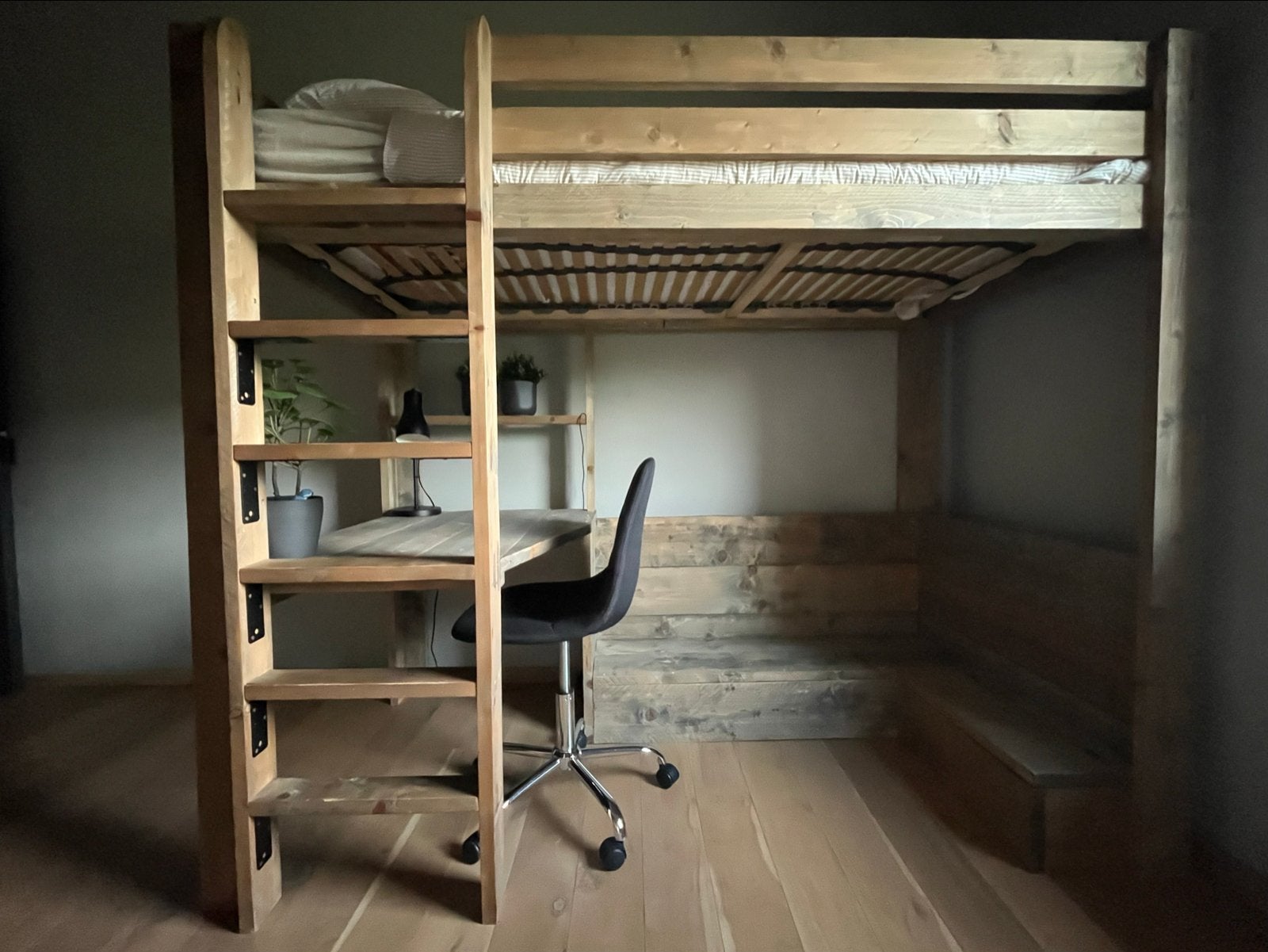 Steigerhouten hoogslaper met bureau en bankje, Ophalen, 90 cm, Eenpersoons, Bruin